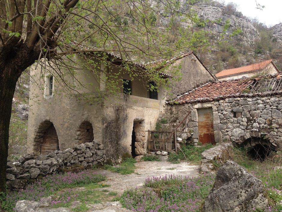 Starim karavanskim putem - Komarno - RIjeka Crnojevića